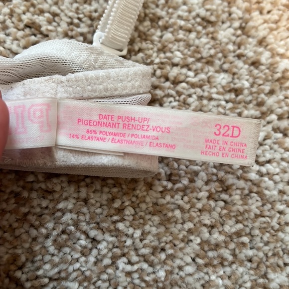 Beautiful white Date Push Up - Picture 3 of 4